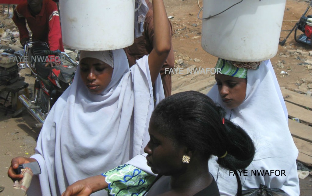 Women-carrying-drink-on-head-watermark1.jpg
